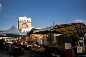 farmářské trhy na náměstí Jiřího z Poděbrad