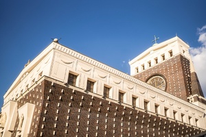 Kostel Nejsvětějšího Srdce Páně, náměstí Jiřího z Poděbrad