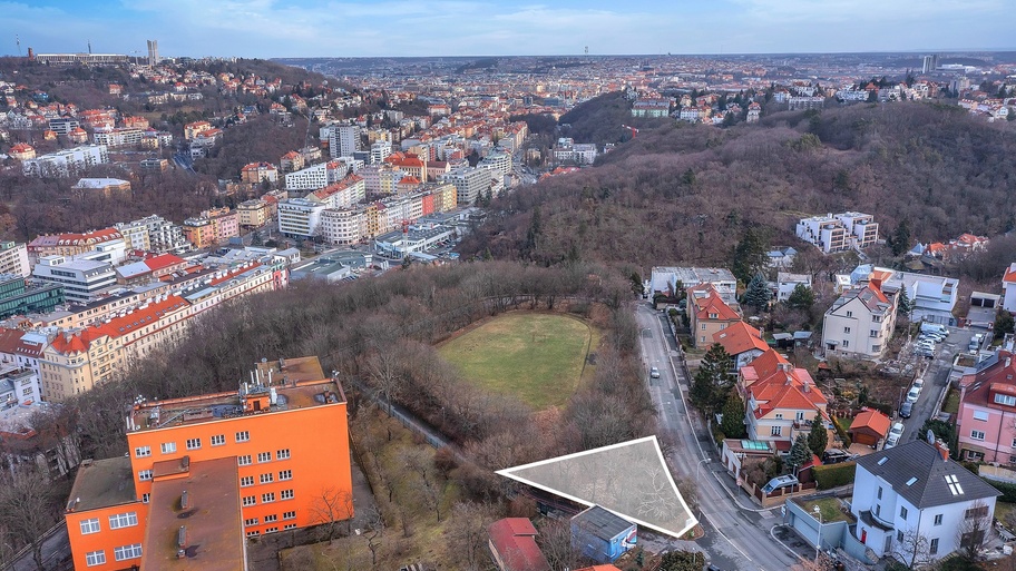 STAVEBNÍ POZEMEK